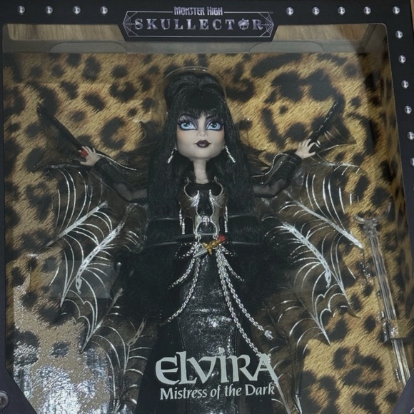 Monster High Skullector Elvira Mistress of the Dark Collectible Doll - Picture 1 of 3